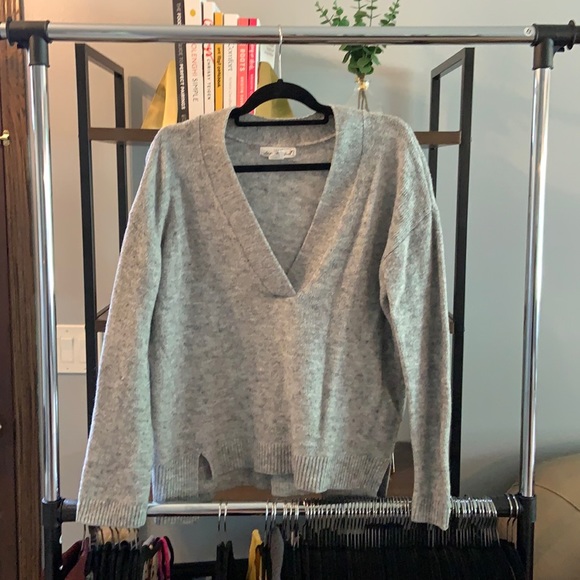 Oversized Sweater - Picture 1 of 4